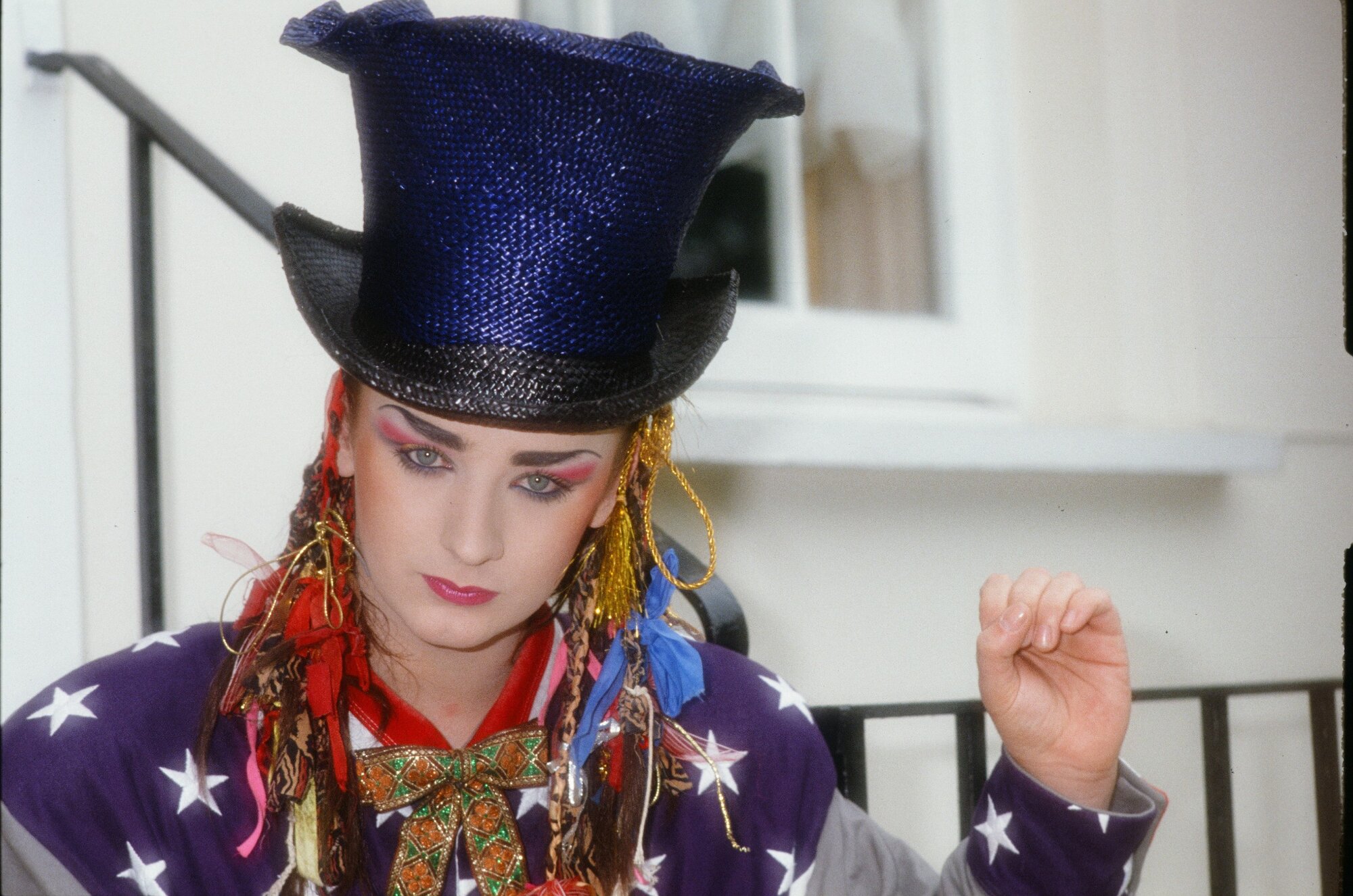 Boy George (polgári nevén George Alan O'Dowd) angol zenész, énekes-dalszerző. Az 1980-as évek egyik legnagyobb pop-ikonja, leginkább a Culture Club együttes énekeseként ismert. 