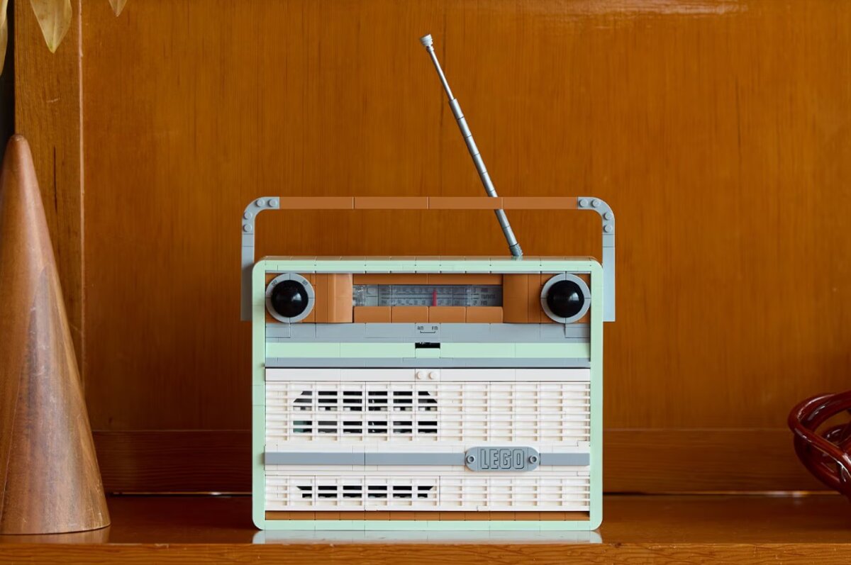 A LEGO Icons Radio szett.