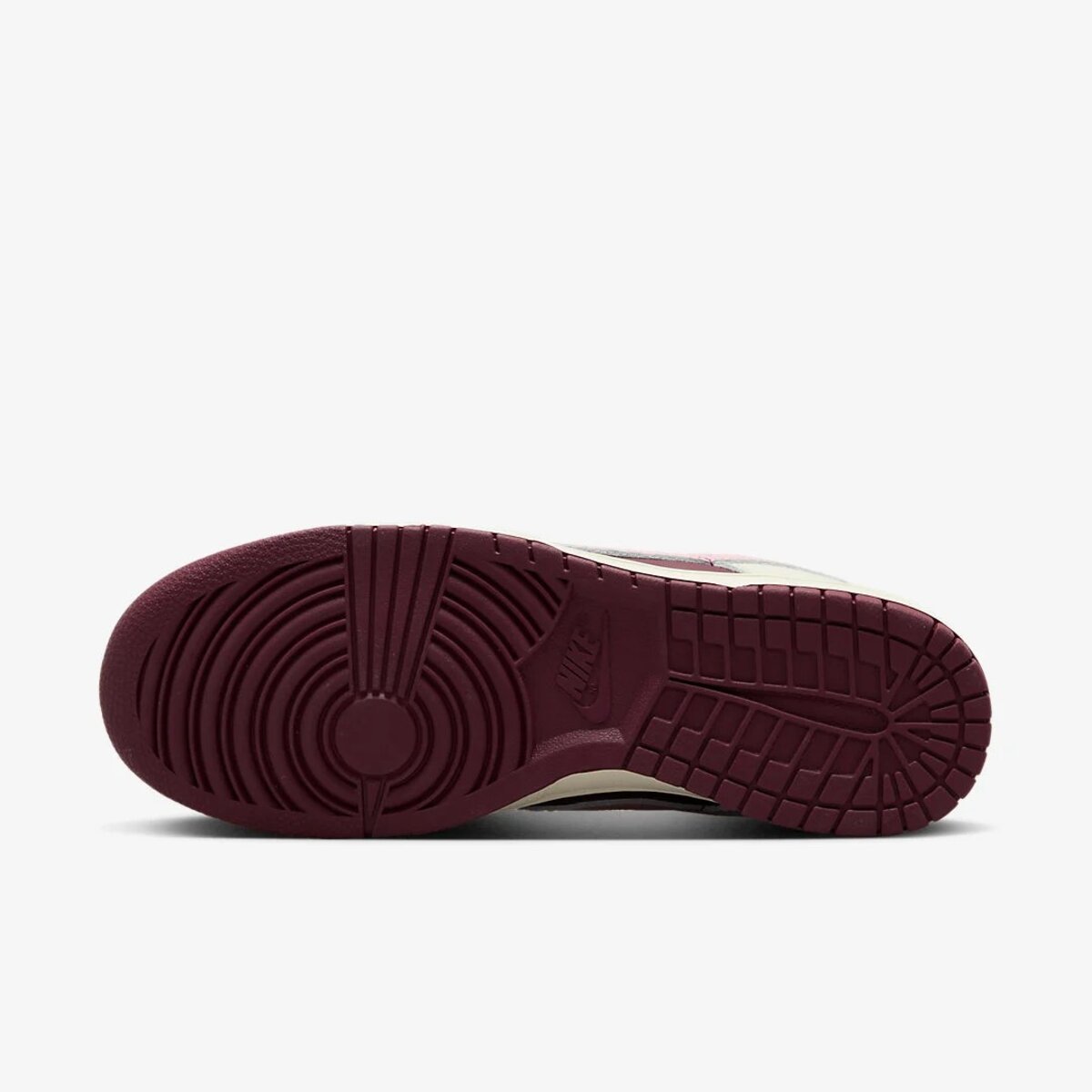 Nike Dunk Low “Valentine’s Day”
