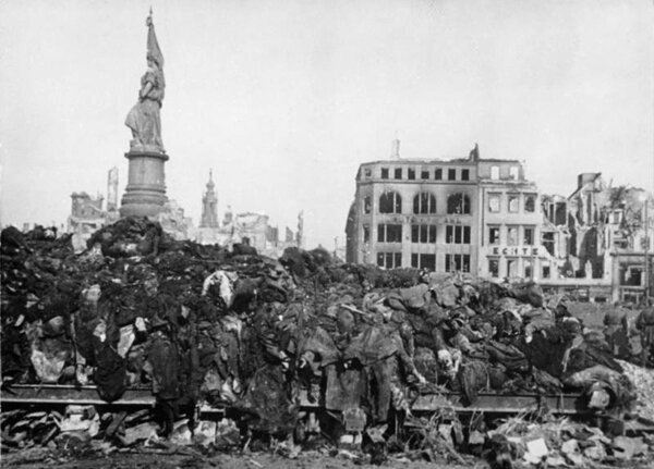 Hány napig tartott Leningrád ostroma?