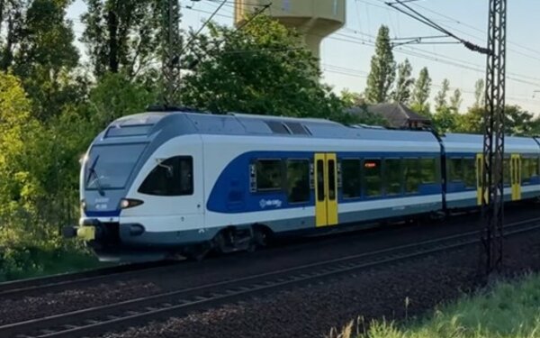 A MÁV-START 415 "Flirt" vonatot választom, mert ennek legalább kvázi olyan feelingje van, hogy egy modern társadalomban élek.