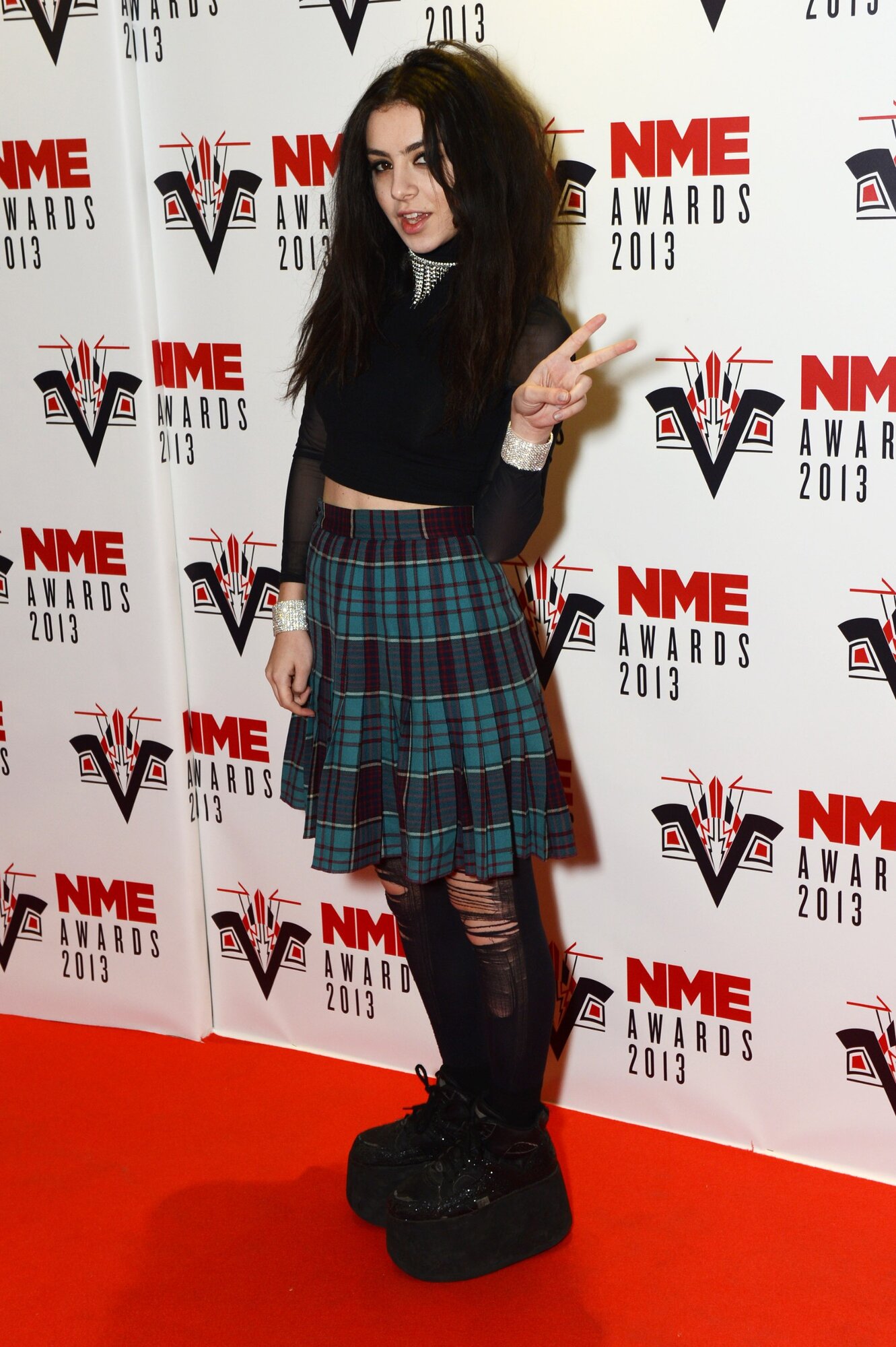 LONDON, ANGOLORSZÁG - FEBRUÁR 27.: Charli XCX részt vesz az NME Awards 2013 díjátadón a The Troxyban 2013. február 27-én Londonban, Angliában. (Fotó: Dave J Hogan/Getty Images)