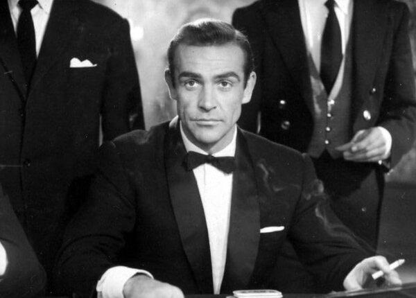 Kezdjük egy igazi klasszikussal: Ian Fleming 1953-ban alkotta meg James Bond karakterét, a regényhős történeteiből pedig filmsorozat is készült. A 007-est Sean Connery formálta meg először a mozivásznon, de mikor jelent meg az első Bond-film, a Dr. No? 