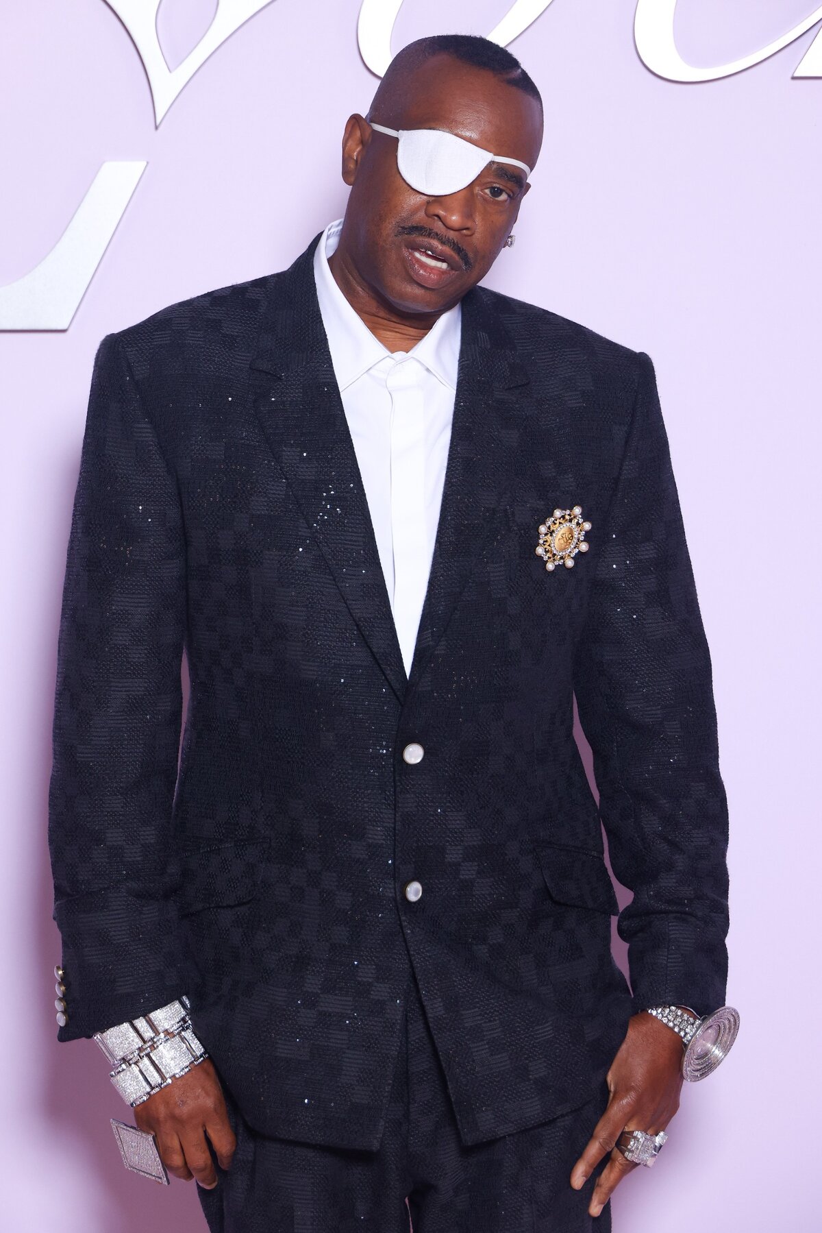 Slick Rick részt vesz a Louis Vuitton Menswear Fall-Winter 2025/2026 bemutatóján a Párizsi Divathét keretében 2025. január 21-én, Párizsban, Franciaországban. (Fotó: Marc Piasecki/WireImage)