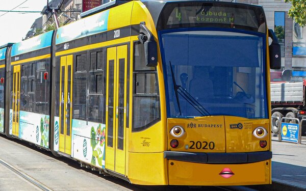 A csajos emotikontrióra szavazok.