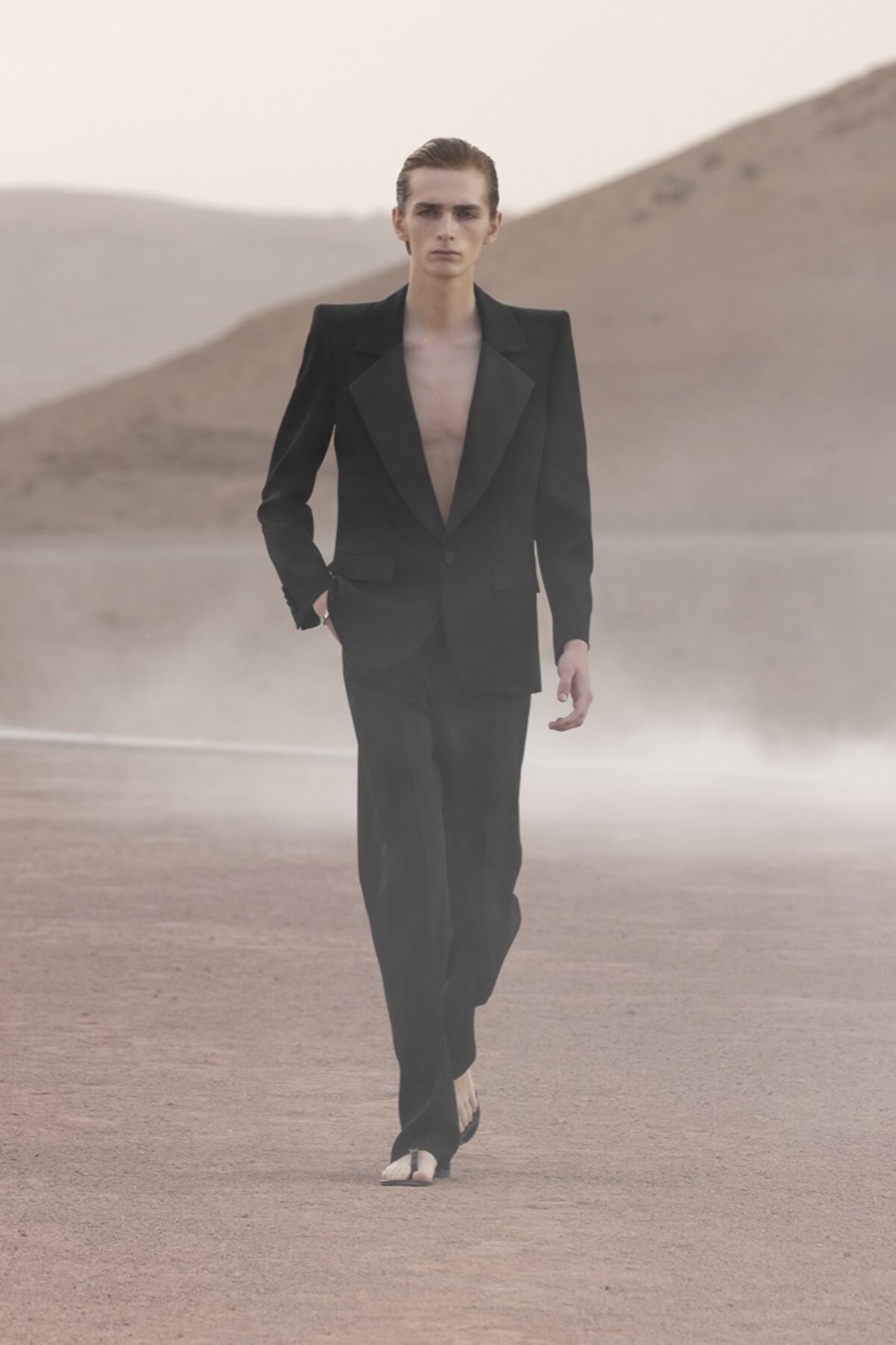 Yves Saint Laurent – 2023 tavaszi kollekció