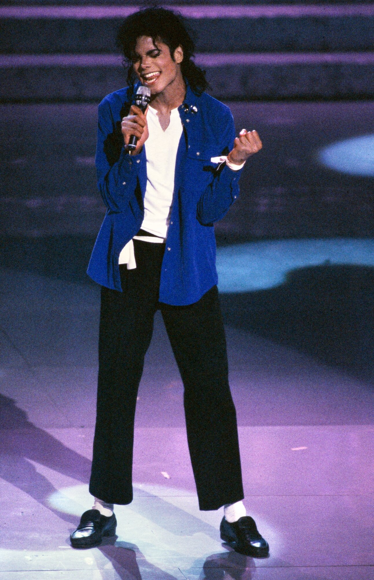 Michael Joseph Jackson (Gary, Indiana, 1958. augusztus 29. – Los Angeles, Kalifornia, 2009. június 25.) többszörös Grammy-díjas amerikai énekes, zeneszerző, táncos, filantróp és üzletember, a „pop királyaként” tartják számon. A Jackson család hetedik gyermeke volt. 1966-tól bátyjaival (Jackie Jackson, Tito Jackson, Jermaine Jackson, Marlon Jackson) a The Jackson 5 együttes tagja.