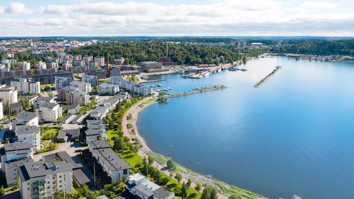 Lahti Finnország 8. legnagyobb városa és közel 120 000-en lakják.