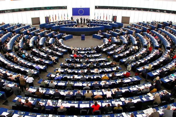 Hány magyarországi képviselő ül jelenleg az Európai Parlamentben? 