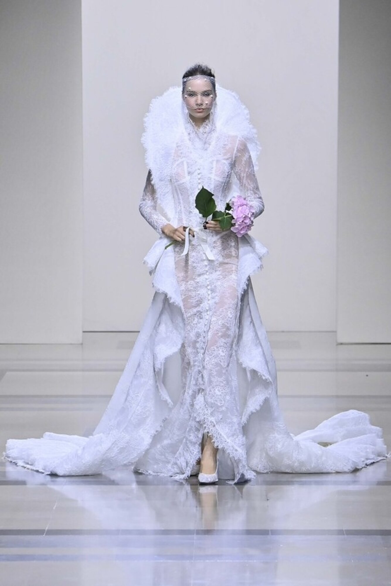 Georges Charka új haute couture kollekciójának darabjai.