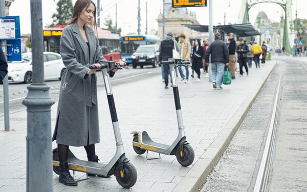 Roller, de csak éjjel 2-kor