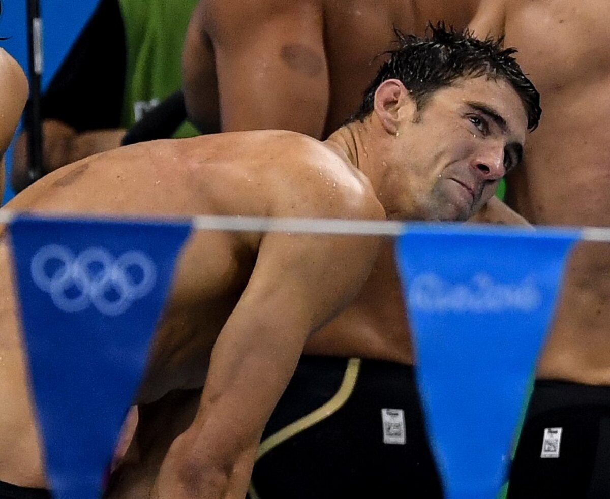 Michael Phelps 2016-ban Rióban, miután az amerikai csapattal megnyerte a 4x100-as vegyes váltó olimpiai aranyérmét