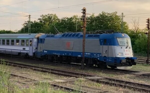 Ezt az art decós CD 380 "Messersmitt" vonatot választom.