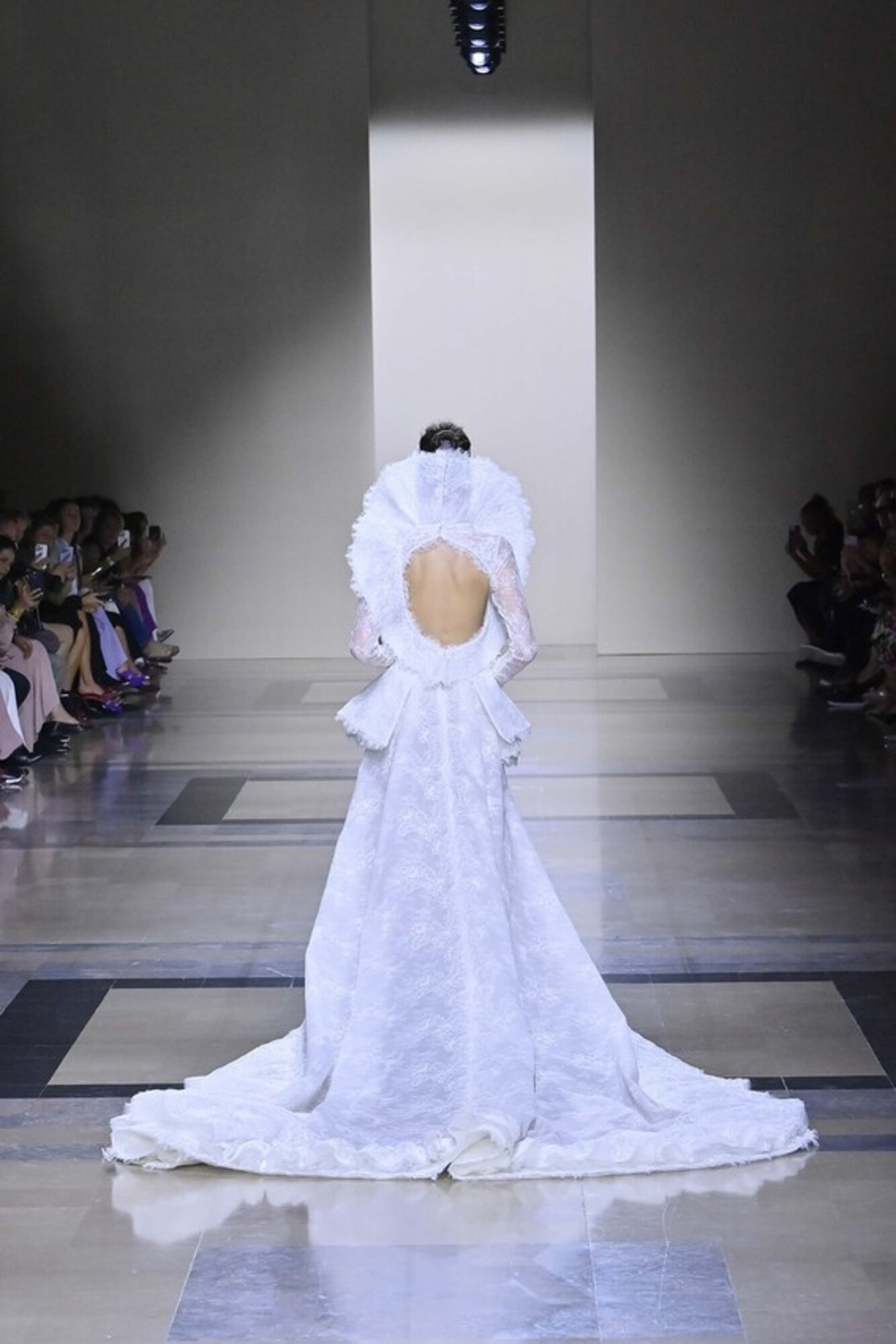 Georges Charka új haute couture kollekciójának darabjai.