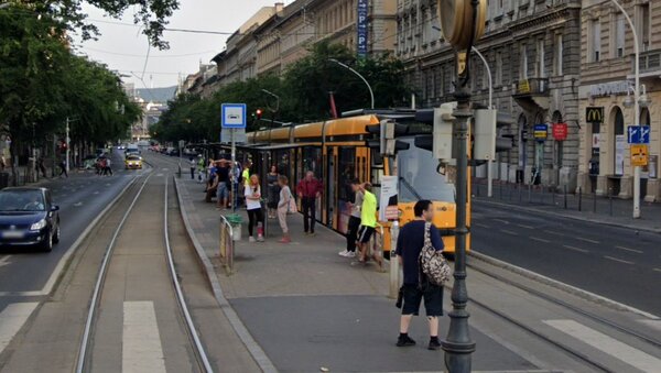 Kezdjük is! Mi lenne elengedhetetlen kelléked, ha megálló lennél a 4-es és 6-os vonalán?