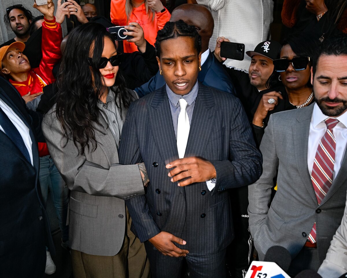 Rihanna és A$AP Rocky a Clara Shortridge Foltz Büntetőjogi Központ előtt a kaliforniai Los Angelesben 2025. február 18-án. (Fotó: )