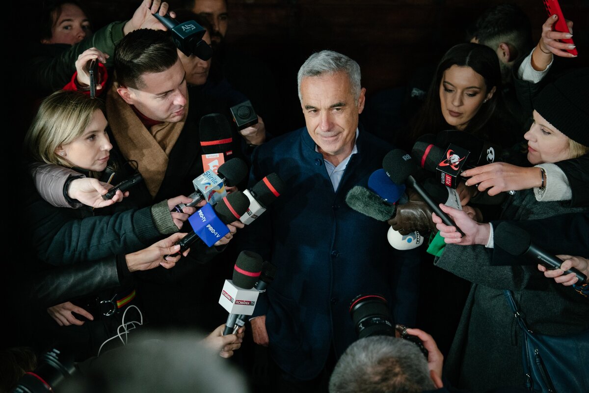 Calin Georgescu november 26-án nyilatkozott a sajtónak Bukaresten.