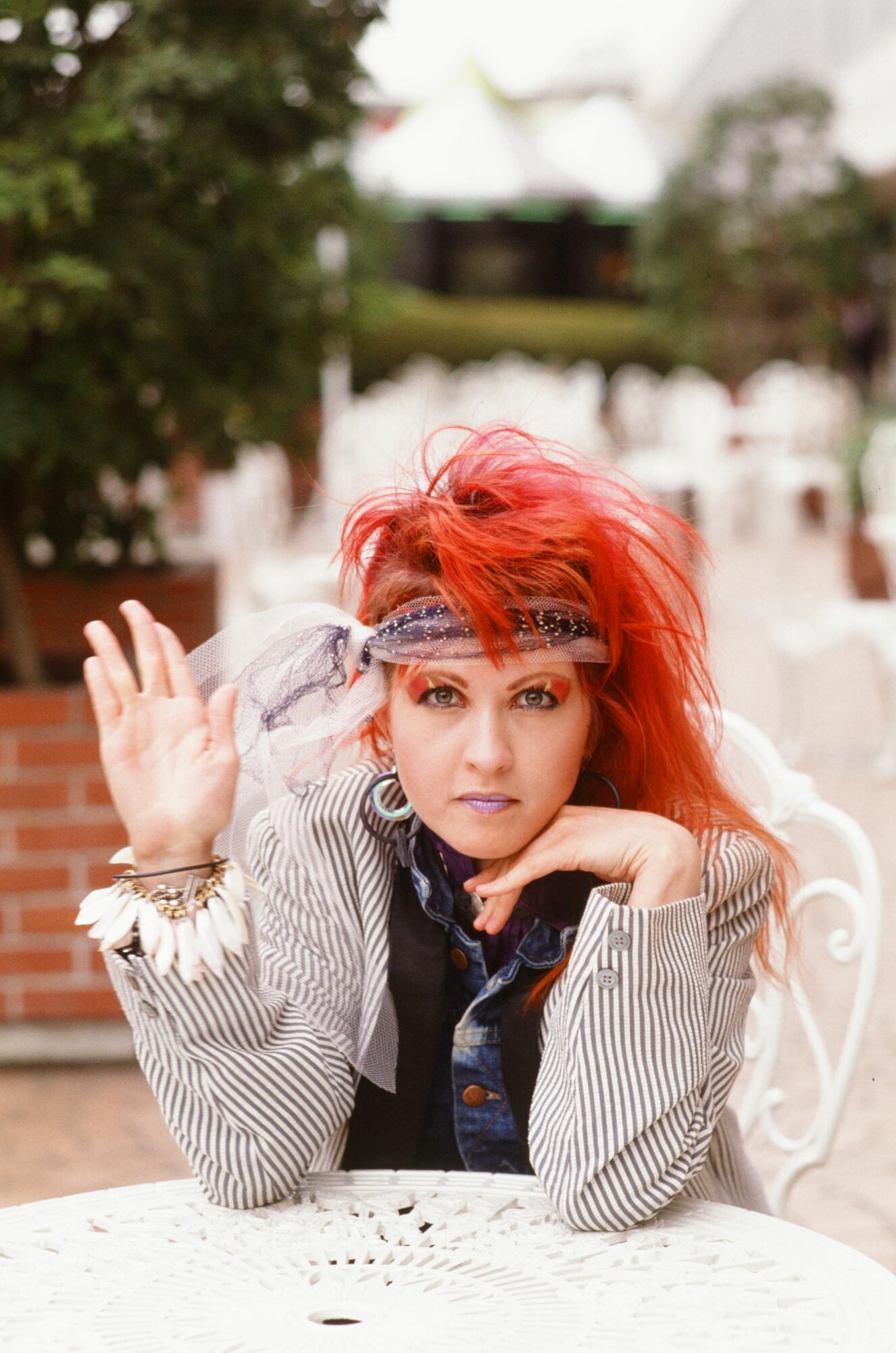 Cynthia Ann Stephanie "Cyndi" Lauper (New York, New York, 1953. június 22. –) kétszeres Grammy-díjas, emellett Emmy- és Tony-díjas amerikai énekesnő, dalszövegíró, zeneszerző, színésznő, melegjogi aktivista.[1] azon kevés előadóművészek egyike, akiknek GET-je van (Grammy-Emmy-Tony díj).