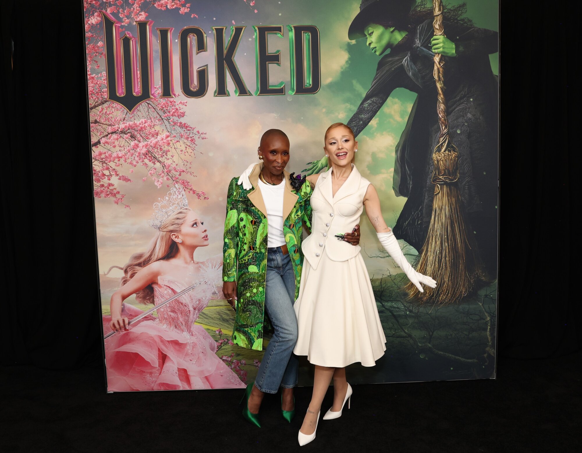 Cynthia Erivo és Ariana Grande a W