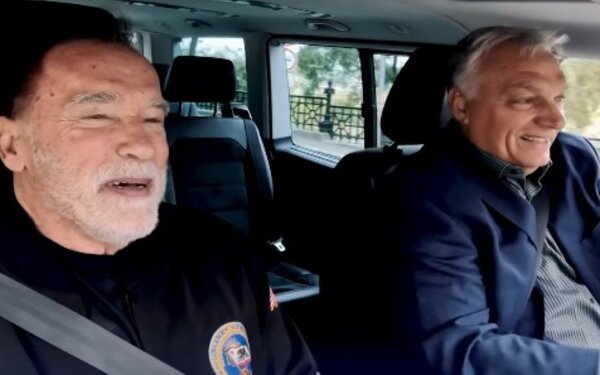 Az Arnold Schwarzenegger-fotót választom.