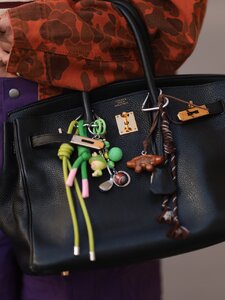 A Birkin táska története: hogyan lett Jane Birkin ikonikus pakolós táskájából a NER-feleségek új hóbortja?