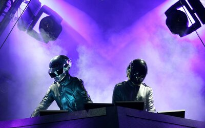 A Daft Punk új dallal érkezik két évvel feloszlásuk után – világhírű múzeumban premierezik a szerzemény
