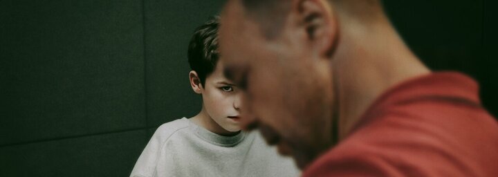 A Kamaszok rávilágít, mi a gond a mai fiatalokkal, miközben sarokba szorítja és gyomorba vágja a nézőt