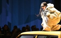 A Louis Vuitton divatbemutatóján egyértelműen Rosalía lopta el a showt 