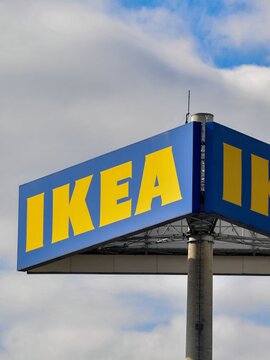 A Louvre-ból ellopott koronaékszerekkel viccelődik új reklámjában az IKEA