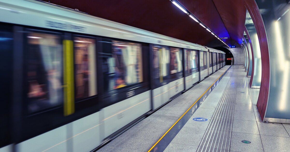 A Metropol azt várja az olvasóitól, hogy fotózzák le, és küldjék be idegen nők köztéren felvillanó lábait