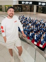 A MrBeast jelenség: a youtuber, aki azért gazdag, mert elosztogatja a pénzét