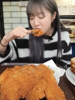 A Pléh Csárdát leigázó dél-koreai youtubert erőszakos exbarátja kényszerítette a zabálós videók gyártására