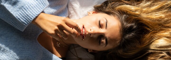 A crushunk emlegetése, káromkodás, bemutatkozás – Miért beszélünk álmunkban?