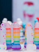 A dildó robusztus eredettörténete a pattintott kődákótól a szilikon nyulakig