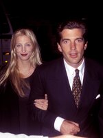 A halál sem választhatta el őket: ki volt John F. Kennedy Jr. és Carolyn Bessette, akiknek tragikus románcából készül sorozat?