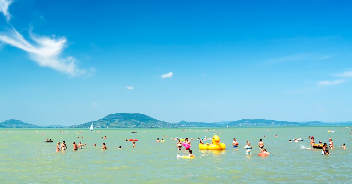 A hosszú hétvégén már több helyen is strandolhatunk – Mutatjuk, melyik fürdőkben kezdődik a szezon