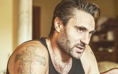 A jobboldali influenszer, Apáti Bence beoltotta a fitneszinfluenszer Bernáth Odettet, ByeAlex kelt a nő védelmére