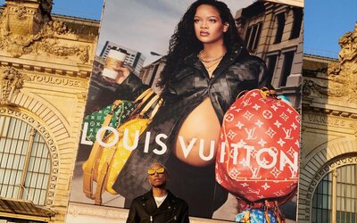 A terhes Rihanna elhozza nekünk ezeket a nagyon színes Louis Vuitton táskákat
