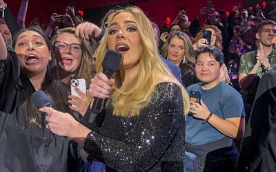 Adele-koncerttel ünnepelte válását, az énekesnő meg zokogott a meghatottságtól