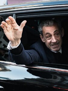 Alig pár napja van börtönben a volt francia elnök, máris halálos fenyegetést kapott