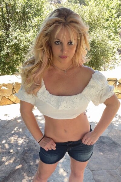 Ámokfutás Britney Spears Instagramján: meztelen fotó, videó és egy furcsa üzenet pörög az énekesnő oldalán