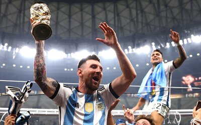 Aranyozott Iphone-okat ajándékozott Messi csapattársainak – Közben szitává lőtték apósa üzletét