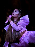 Ariana Grande TikTok-on vallott testéről: Gyakorlatilag antidepresszánsokon éltem, ittam is rájuk