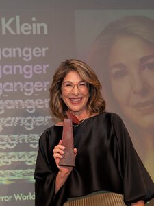 Az Izrael-kritikus Naomi Klein nyerte a Women's Prize első női tényirodalmi díját
