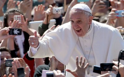 Az apácák és a papok is néznek pornót Ferenc pápa szerint