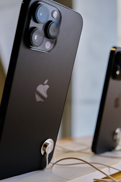 Az eddigieknél jelentősen vékonyabb új iPhone-nal készül az Apple