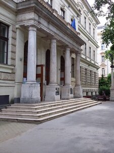 Az intézmény vezetőségének döntései ellen tüntettek a Budapesti Gazdaságtudományi Egyetem hallgatói