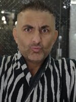 Az új Győzike Show promóvideójából kiderül, hogy Gáspár Győző még 50 évesen is önmagát keresi