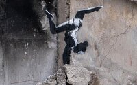Banksy Ukrajnában járt, és egy romos épületre fújta fel legújabb graffitijét 