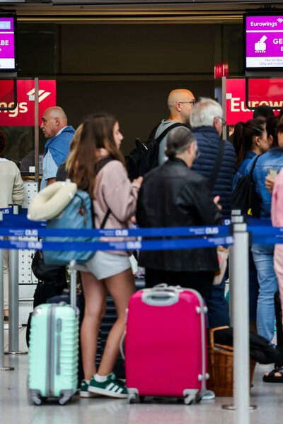 Bekeményít a Wizz Air a kézipoggyászok méretét illetően